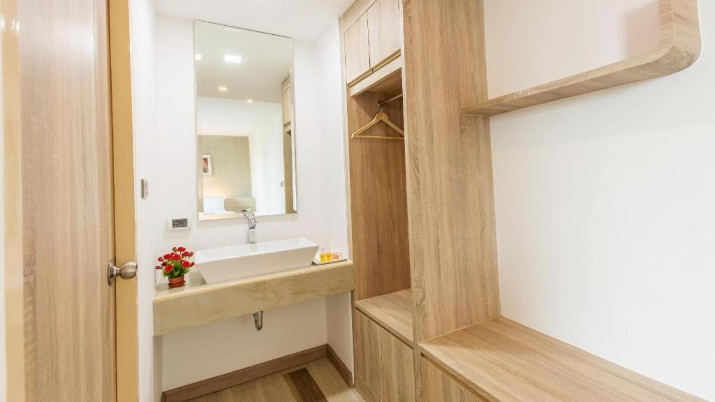 B2 Ubon Premier Hotel أوبونراتْشاتاني المظهر الخارجي الصورة